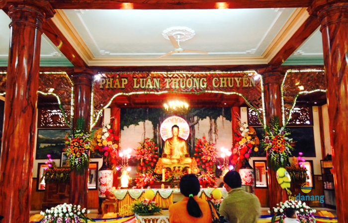 Dau nam vieng chua cau may