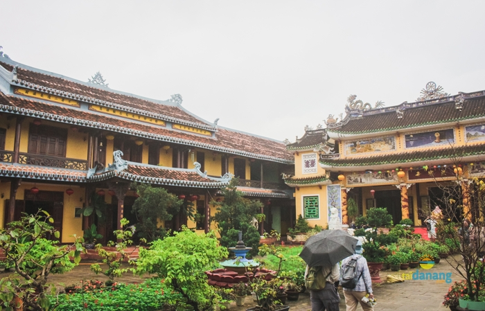 Dau nam vieng chua cau may
