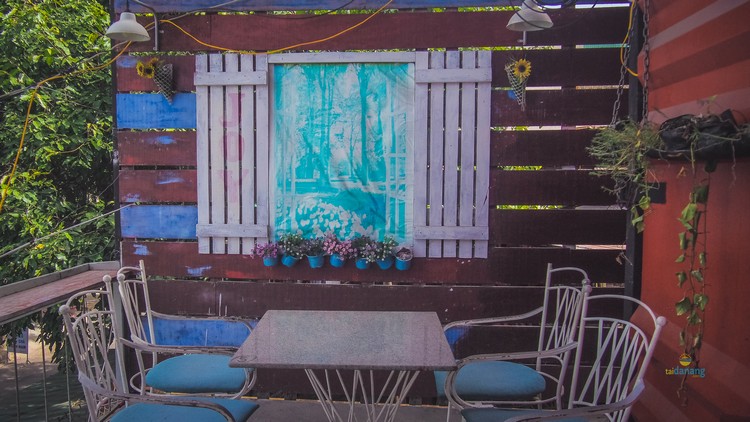 container cafe da nang