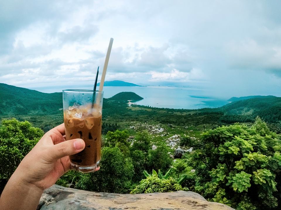 Cafe với núi ngắm vẻ đẹp mê hồn của đèo Hải Vân - 1