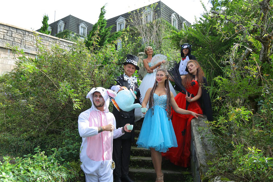 hon-10-tan-bi-ngo-tao-duoc-dung-de-trang-tri-halloween-sun-world-ba-na-hills - 04