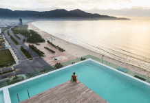 Lưu lại 10 khách sạn có hồ bơi view biển tại Đà Nẵng tuyệt đẹp Luu Lai 10 Khach San Co Ho Boi View Bien Tai Da Nang Tuyet Dep 13